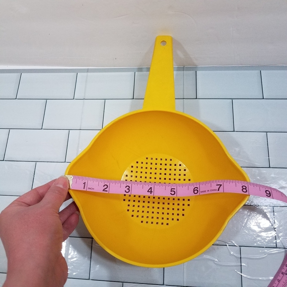 Tupperware Colander - Picture 3 of 11